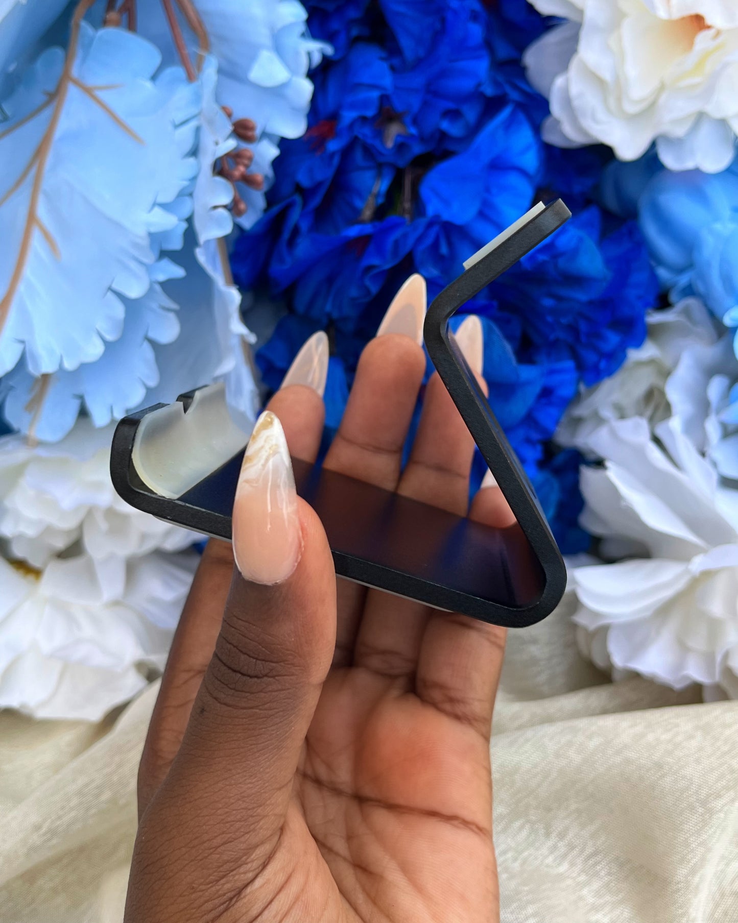 Metallic Phone Stand (Black)