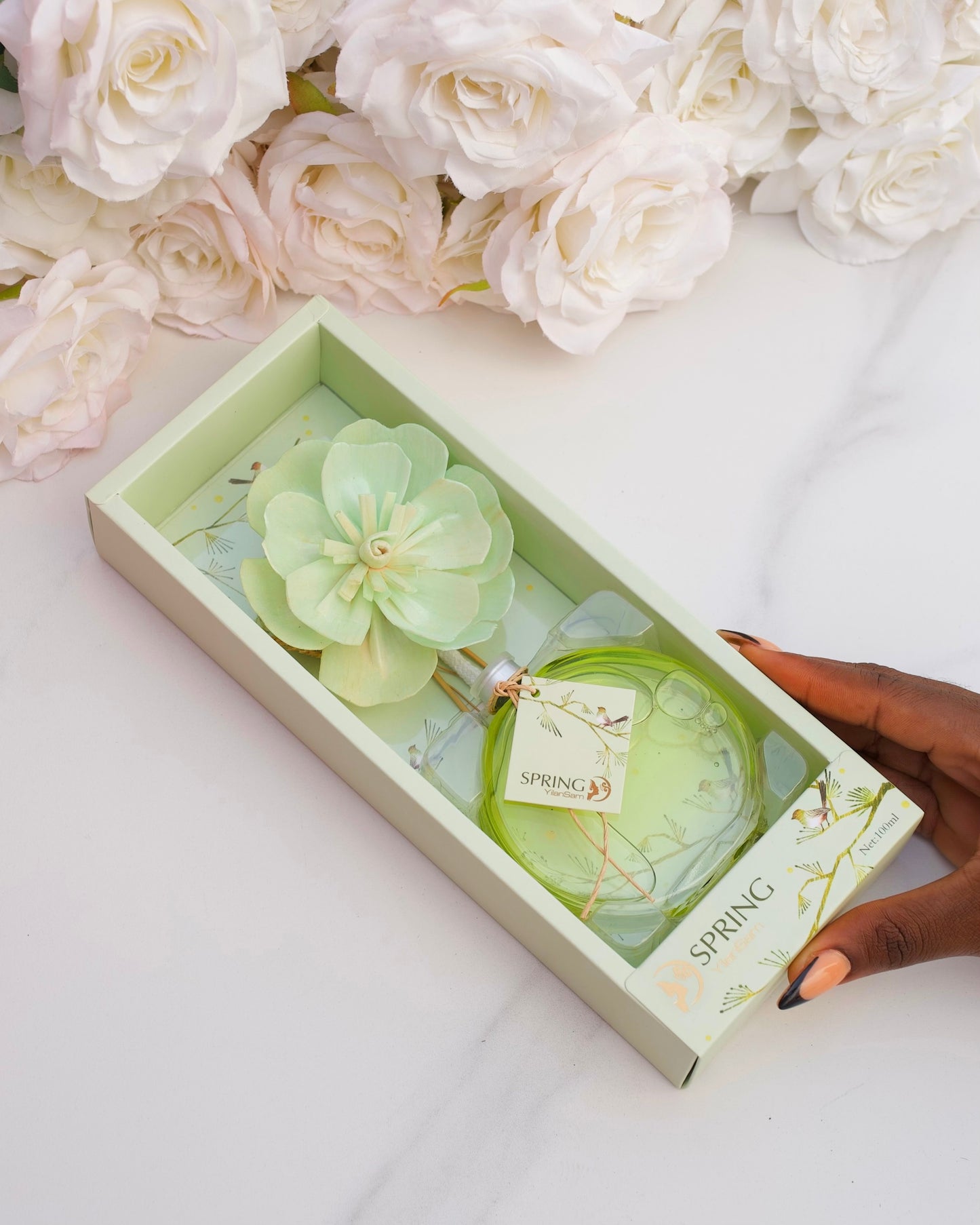 Floral reed diffuser (green)