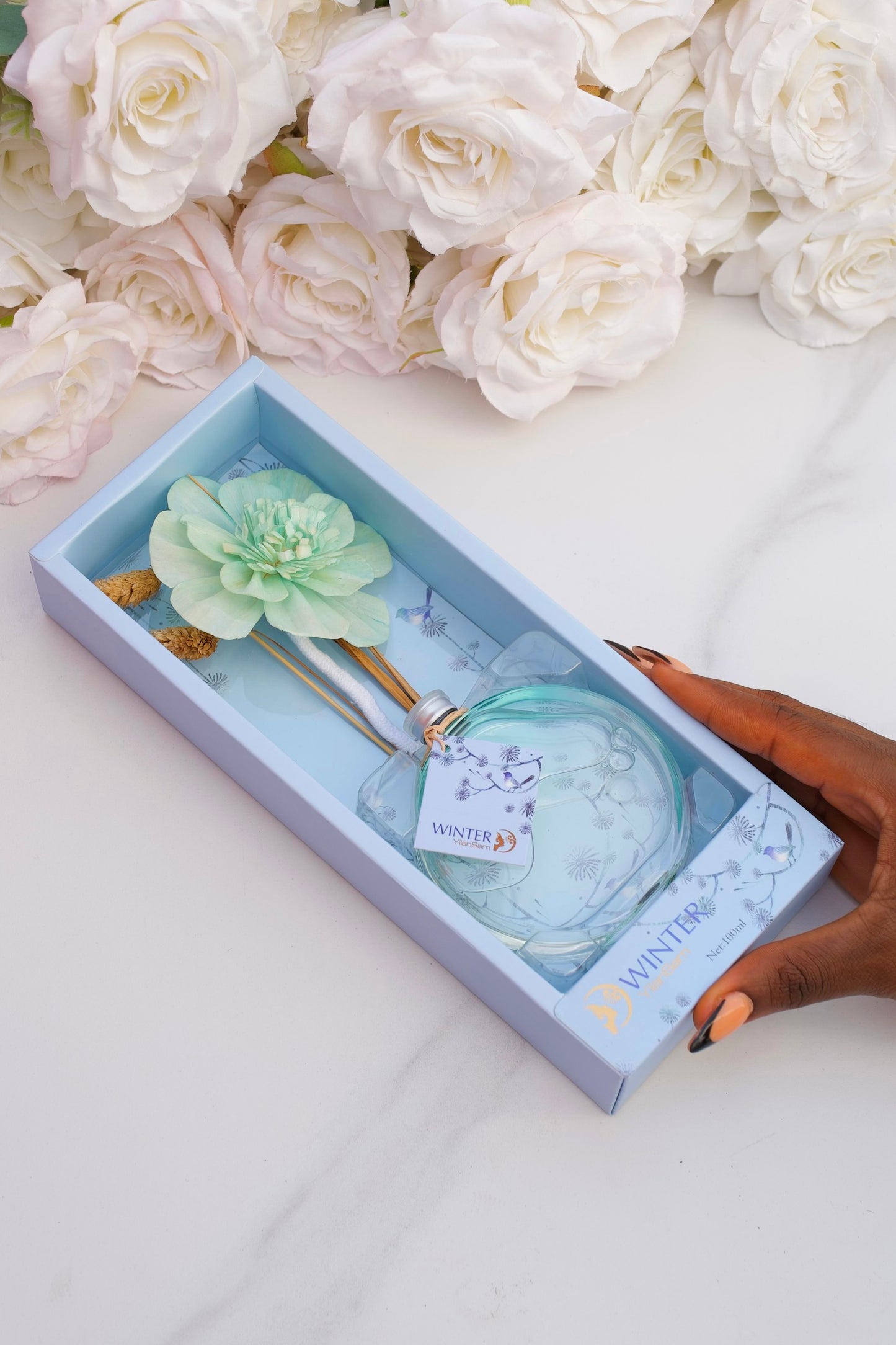 Floral reed diffuser (blue)
