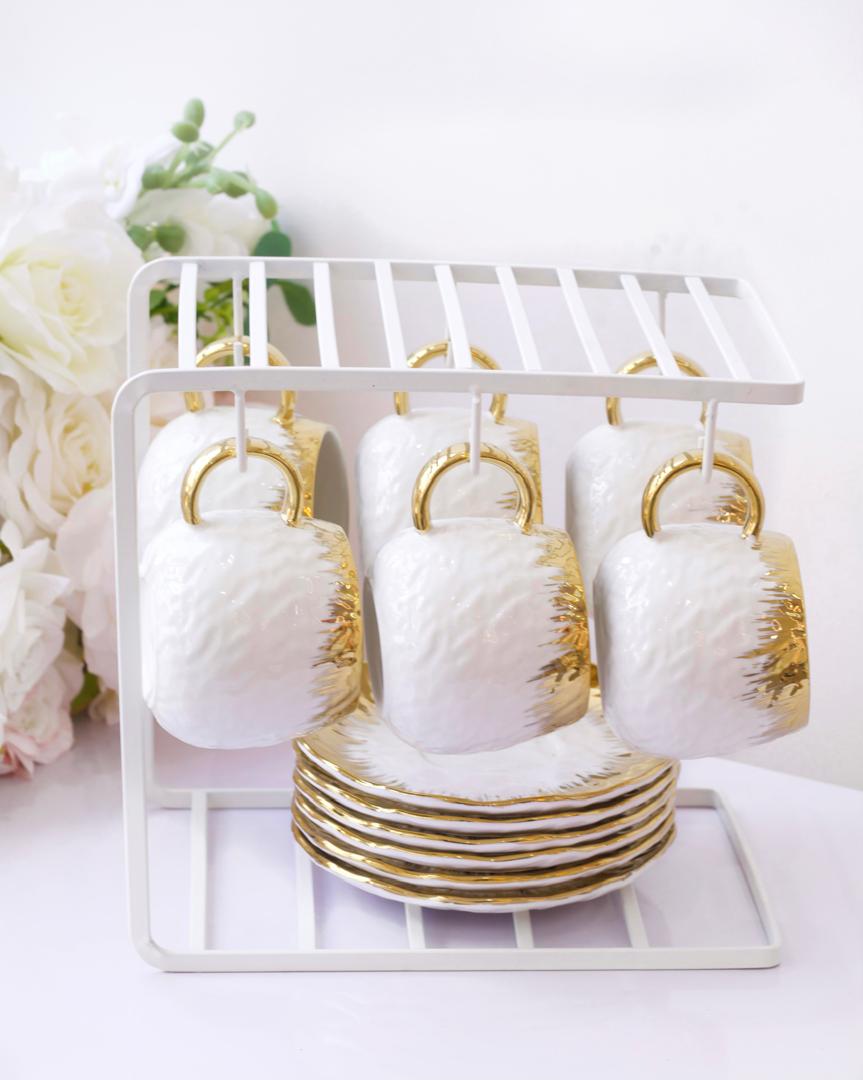 Gold-effect teacup set