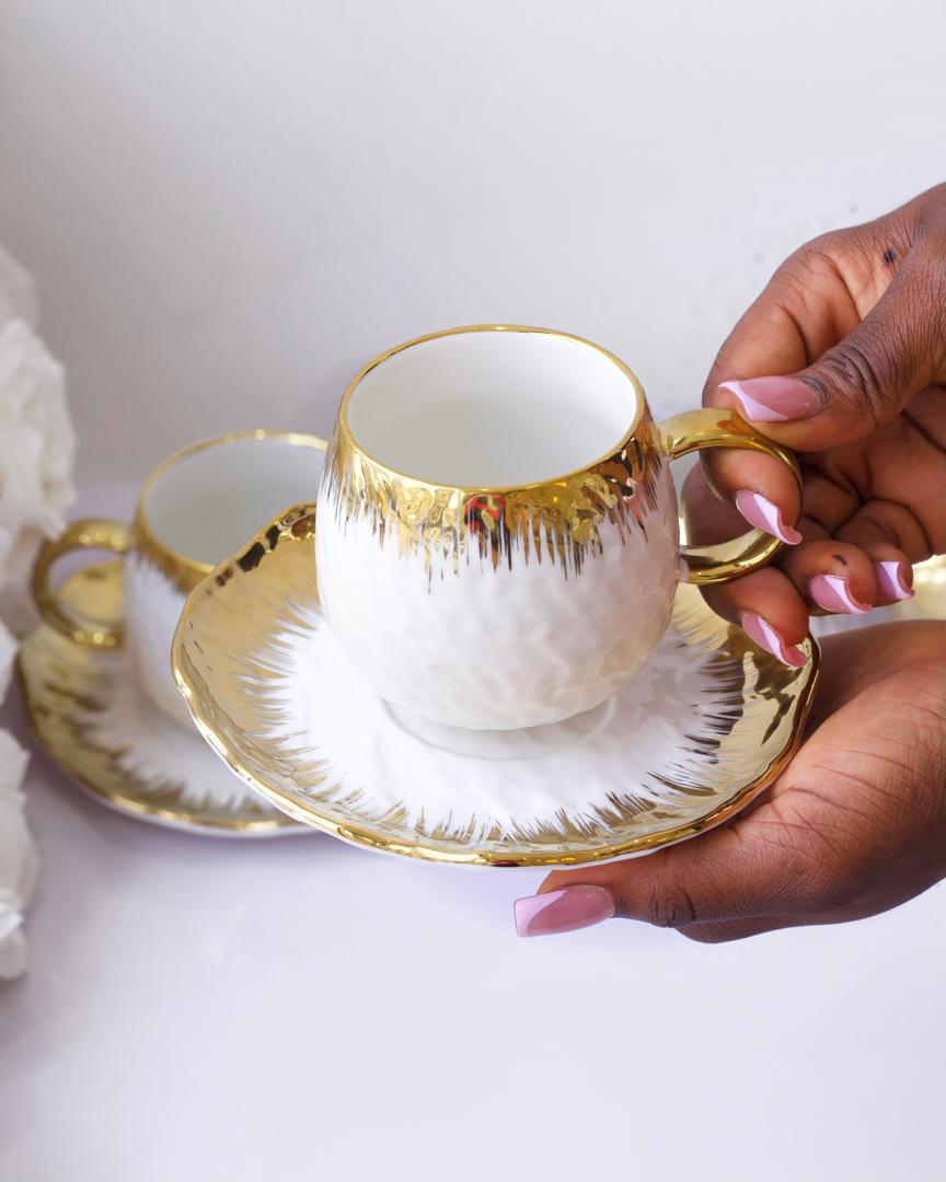 Gold-effect teacup set