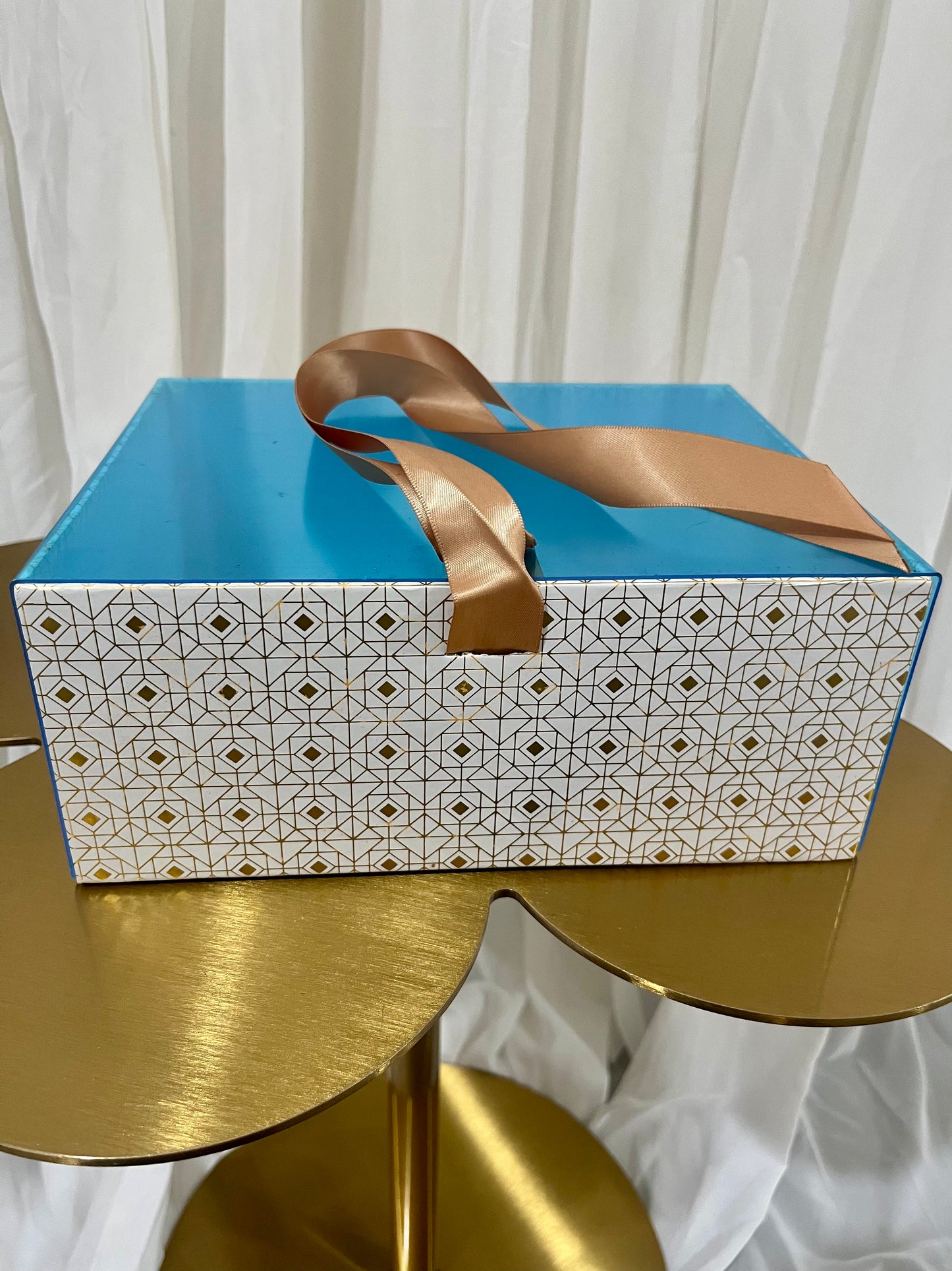 White-Gold see-through Box