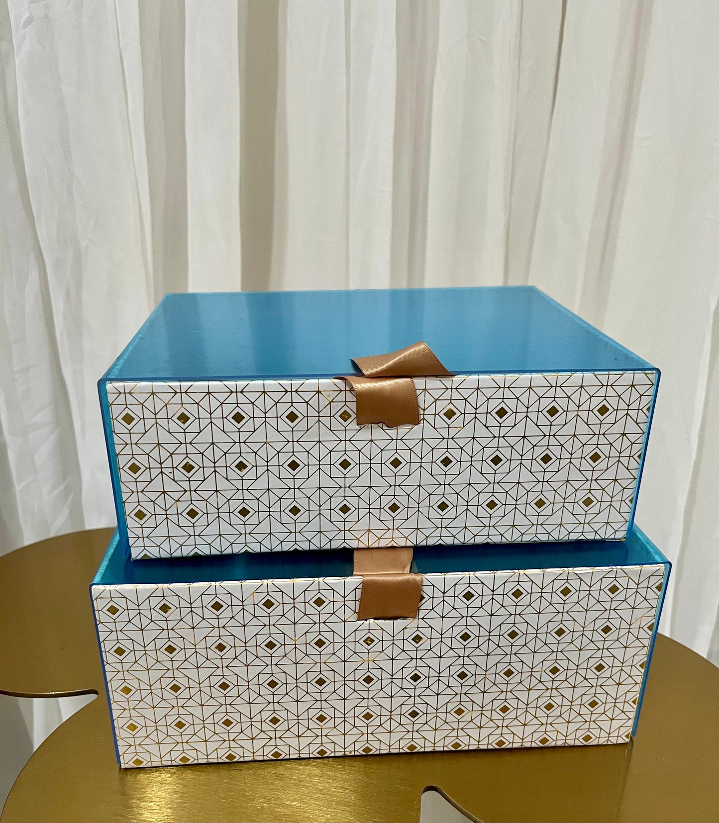 White-Gold see-through Box