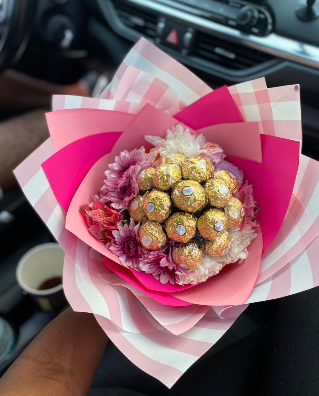 Ferrero Bouquet with natural flowers